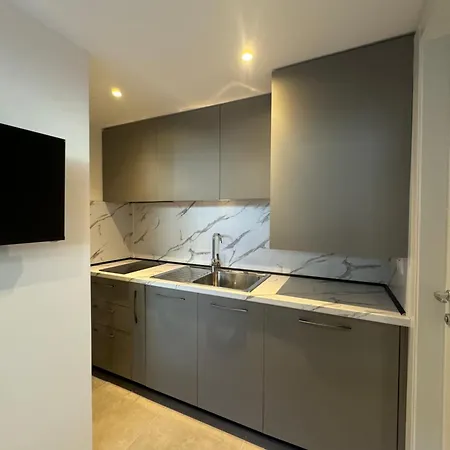 Duplex 6 Tirana